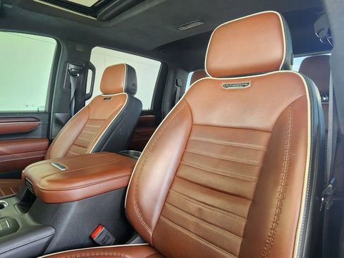 Used 2024 GMC Sierra 3500 Denali Ultimate AWD/4WD image 12