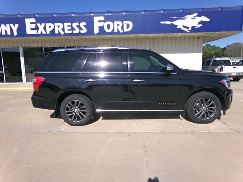 Used 2020 Ford Expedition Platinum image 2