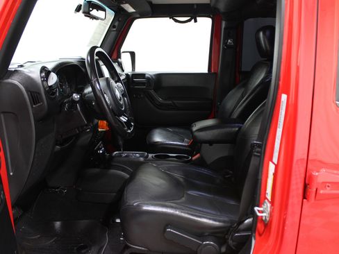 Used 2015 Jeep Wrangler Unlimited Sahara image 3