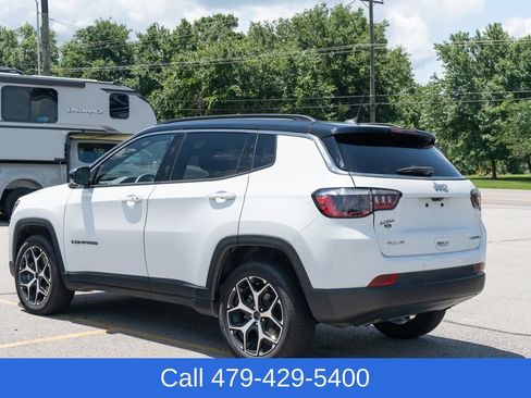 Used 2025 Jeep Compass Limited AWD/4WD image 4
