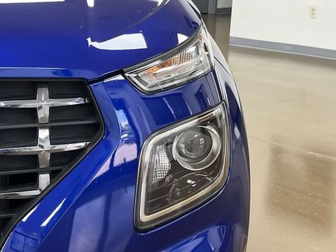 Used 2021 Hyundai Venue SEL FWD image 9