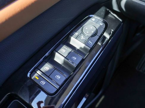 New 2026 Nissan Pathfinder Platinum image 16