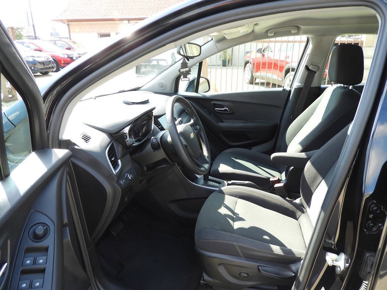 Used 2019 Chevrolet Trax LS FWD image 17