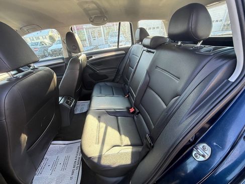 Used 2015 Volkswagen Golf TDI S image 21