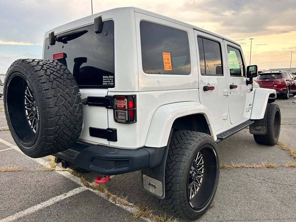 Used 2017 Jeep Wrangler Unlimited Rubicon AWD/4WD image 2