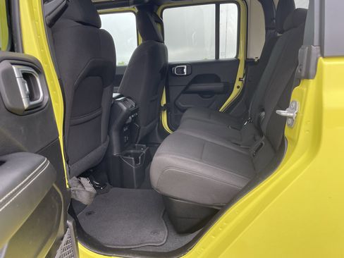 Used 2023 Jeep Gladiator Overland image 16