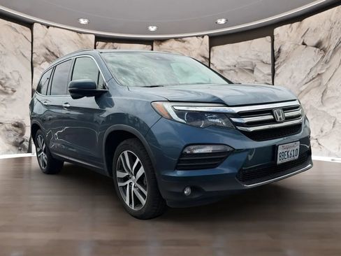 Used 2017 Honda Pilot Touring image 3