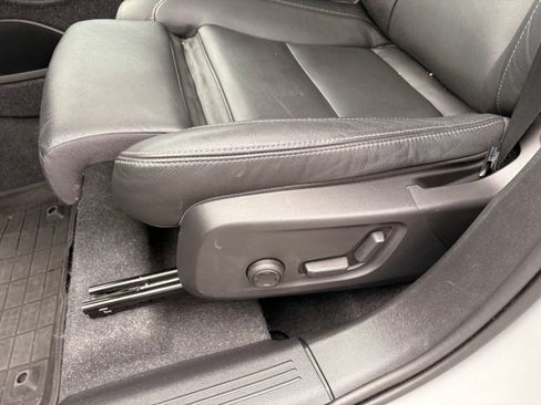 Certified 2024 Volvo XC40 B5 Plus w/ Protection Package image 14