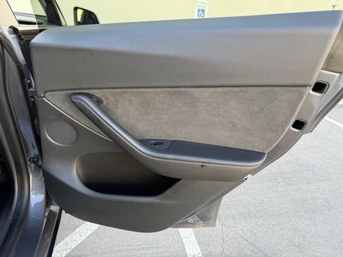 Used 2021 Tesla Model Y Long Range AWD/4WD image 24