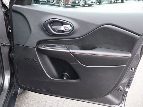 Used 2019 Jeep Cherokee Trailhawk image 26