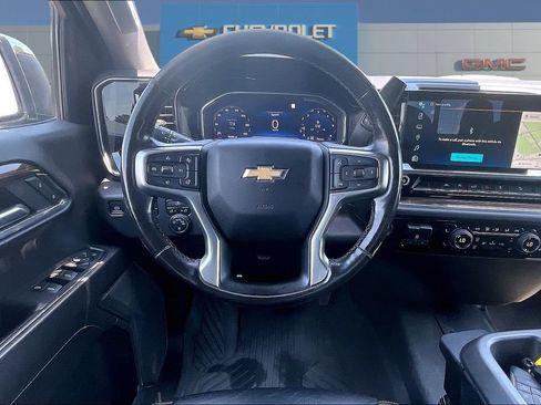 Used 2022 Chevrolet Silverado 1500 LT AWD/4WD image 9