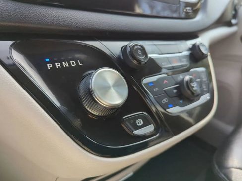 Used 2023 Chrysler Voyager LX FWD image 20