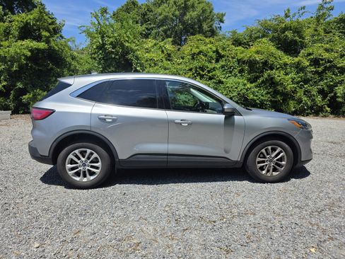 Used 2021 Ford Escape SE FWD image 9