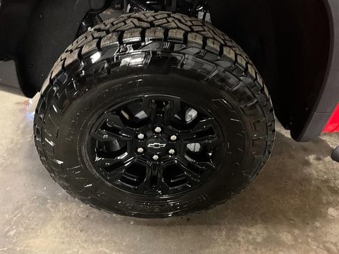 Used 2025 Chevrolet Silverado 1500 ZR2 w/ Dark Appearance Package image 25