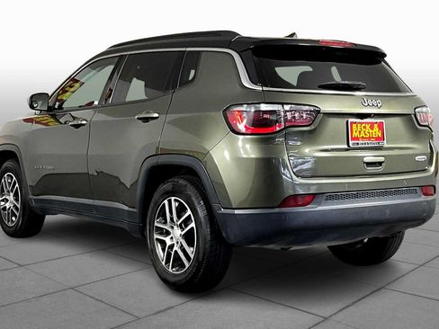 Used 2018 Jeep Compass Latitude w/ Popular Equipment Group FWD image 12