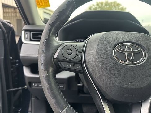 Used 2019 Toyota RAV4 XLE image 17