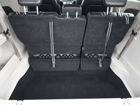 Used 2023 Chrysler Pacifica Touring-L FWD image 25