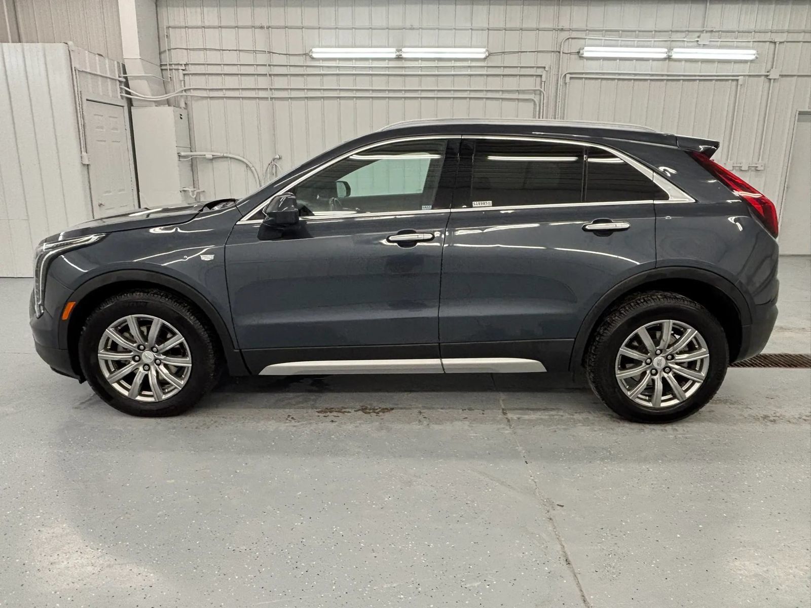 Used 2020 Cadillac XT4 Premium Luxury w/ Technology Package FWD image 2