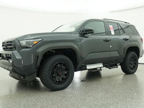 New 2026 Toyota 4Runner SR5 AWD/4WD image 17