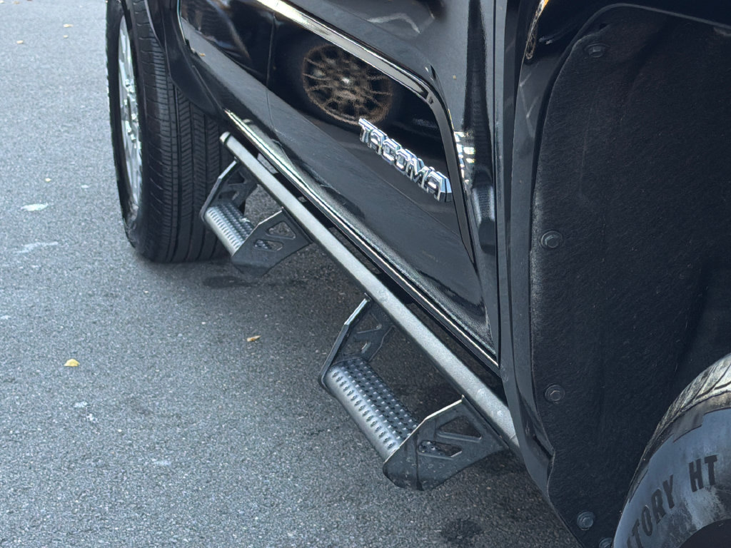 Used 2025 Toyota Tacoma SR5 AWD/4WD image 8