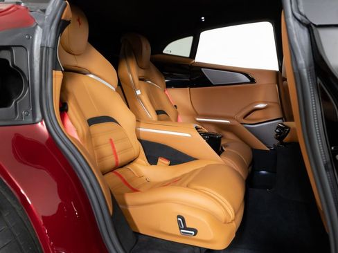 Used 2025 Ferrari Purosangue AWD/4WD image 39