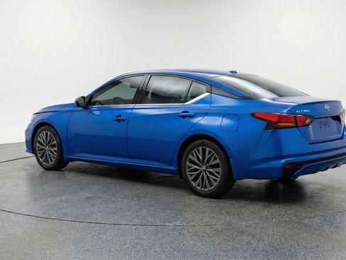 Used 2025 Nissan Altima 2.5 SV image 6