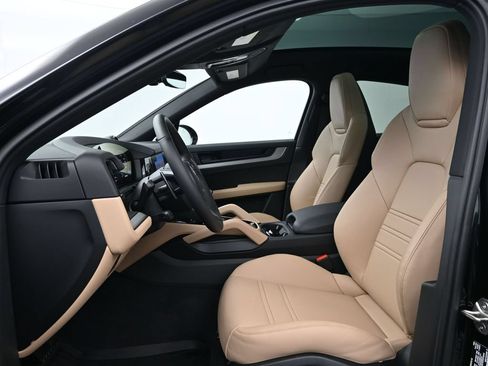 Certified 2026 Porsche Cayenne Coupe AWD/4WD image 5