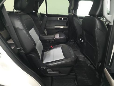 Used 2023 Ford Explorer XLT w/ Equipment Group 202A image 6