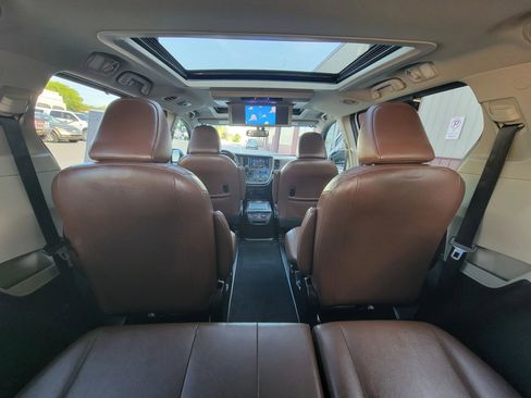 Used 2017 Toyota Sienna Limited Premium AWD/4WD image 17