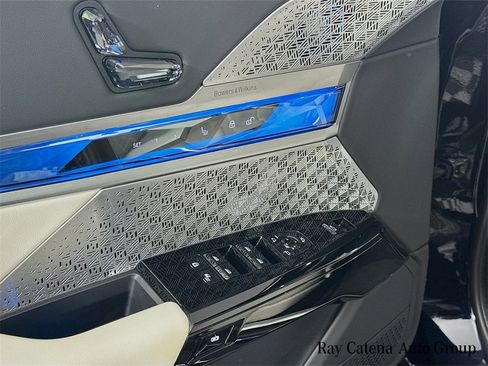 Used 2023 BMW 760i xDrive w/ Executive Package image 18