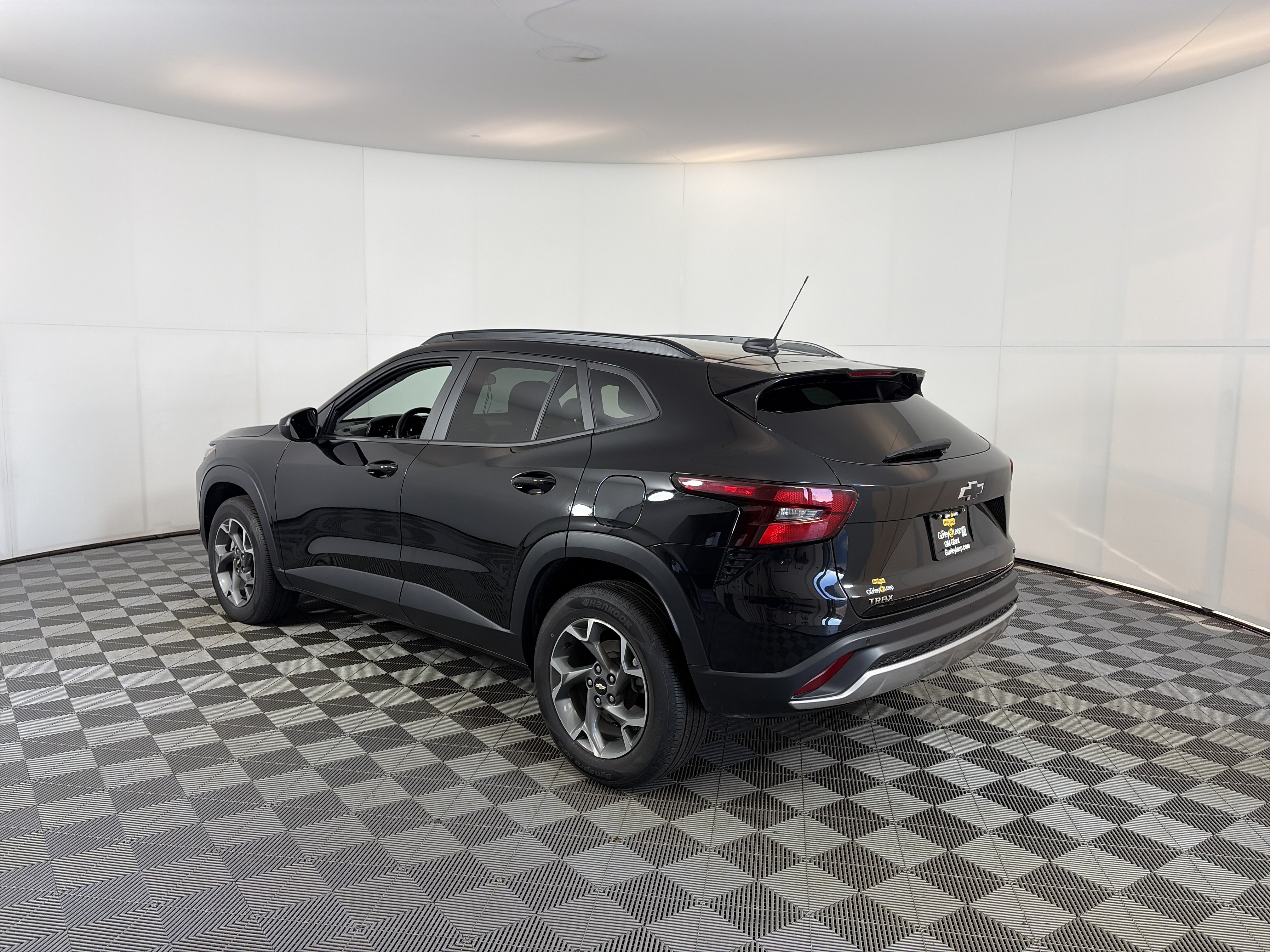 Used 2024 Chevrolet Trax LT w/ Driver Confidence Package FWD image 8