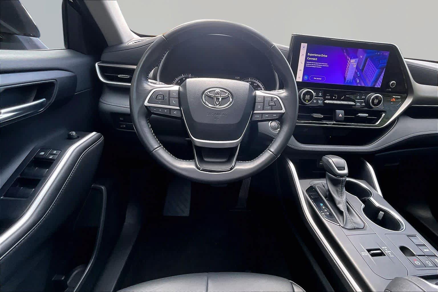 Used 2023 Toyota Highlander XLE FWD image 6