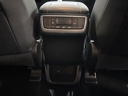 Used 2015 Toyota Highlander Limited AWD/4WD image 24