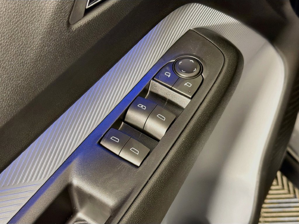 New 2027 Chevrolet Bolt LT w/ Super Cruise Package FWD image 18