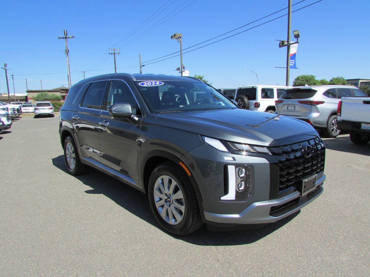 Used 2024 Hyundai Palisade SEL FWD image 2
