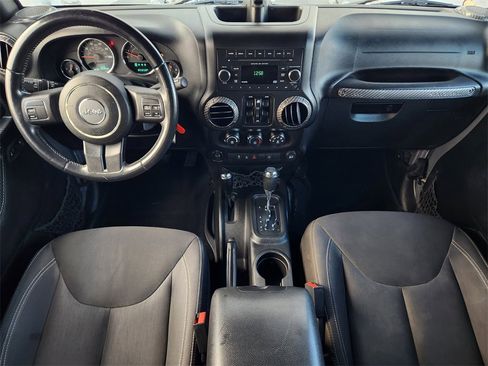 Used 2016 Jeep Wrangler Unlimited Sahara image 22