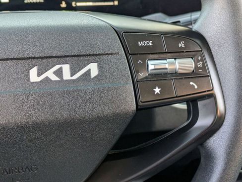 Used 2025 Kia K4 LXS image 21