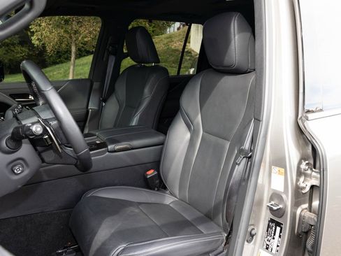 Used 2024 Lexus LX 600 4WD w/ Luxury Package image 3