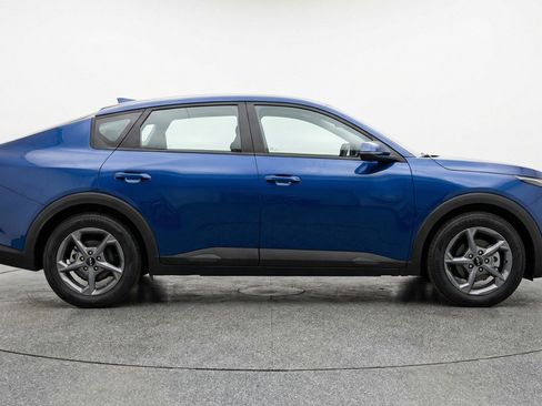 Used 2025 Kia K4 LXS image 11