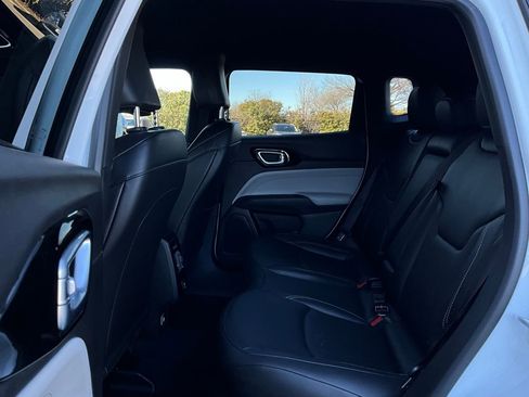 Used 2025 Jeep Compass Limited image 12