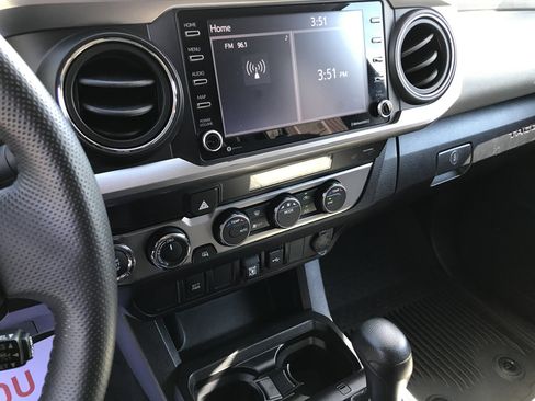 Certified 2023 Toyota Tacoma SR5 AWD/4WD image 18