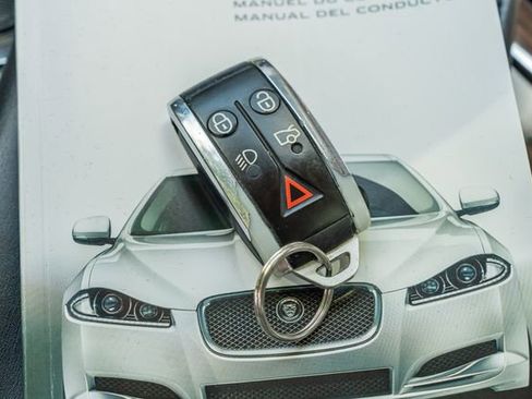 Used 2012 Jaguar XF Portfolio image 49