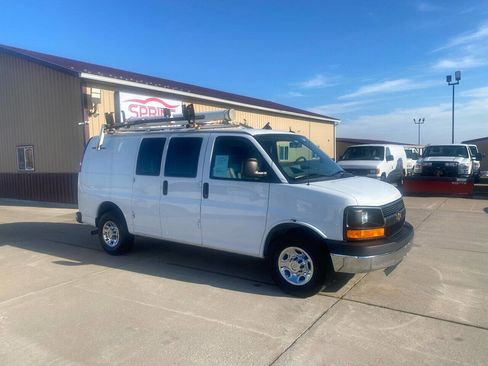 Used 2014 Chevrolet Express 2500 image 2