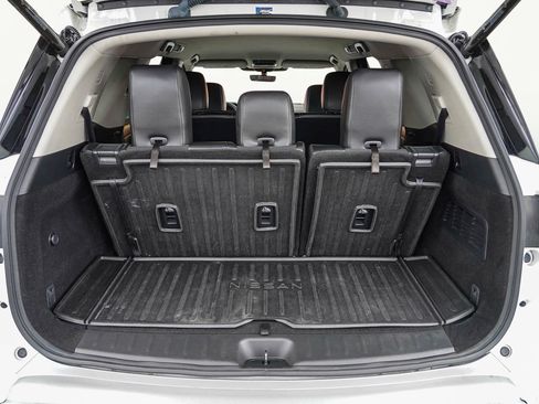 Used 2023 Nissan Pathfinder SL w/ Lighting Package (N92) image 32