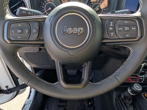 Used 2025 Jeep Wrangler Unlimited Sport AWD/4WD image 25