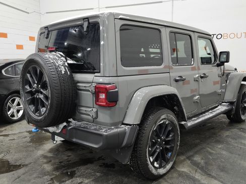Used 2022 Jeep Wrangler Unlimited Sahara w/ Cold Weather Group AWD/4WD image 18