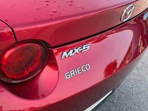 Used 2018 MAZDA MX-5 Miata RF Grand Touring RWD image 11