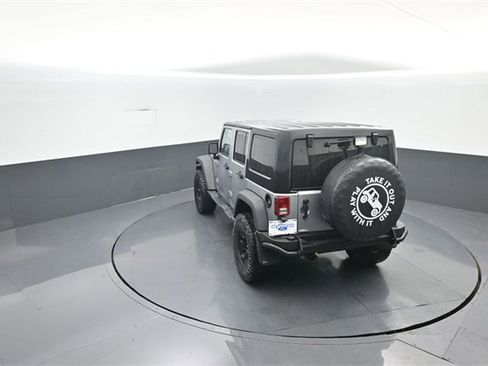 Used 2017 Jeep Wrangler Unlimited Rubicon w/ Connectivity Group image 22