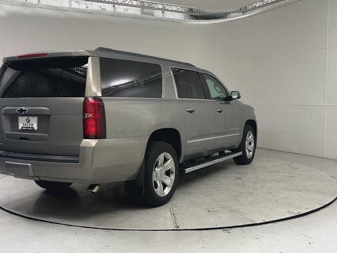 Used 2018 Chevrolet Suburban LT w/ LT Signature Package AWD/4WD image 2
