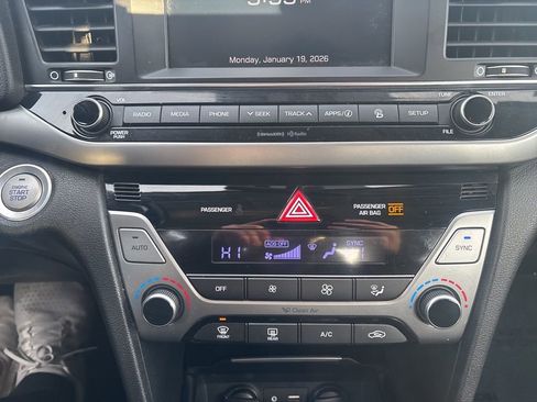 Used 2018 Hyundai Elantra Limited image 28